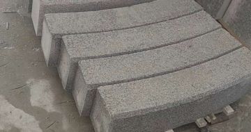 阳江芝麻白弧形路牙石