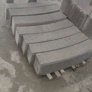 阳江芝麻白弧形路牙石
