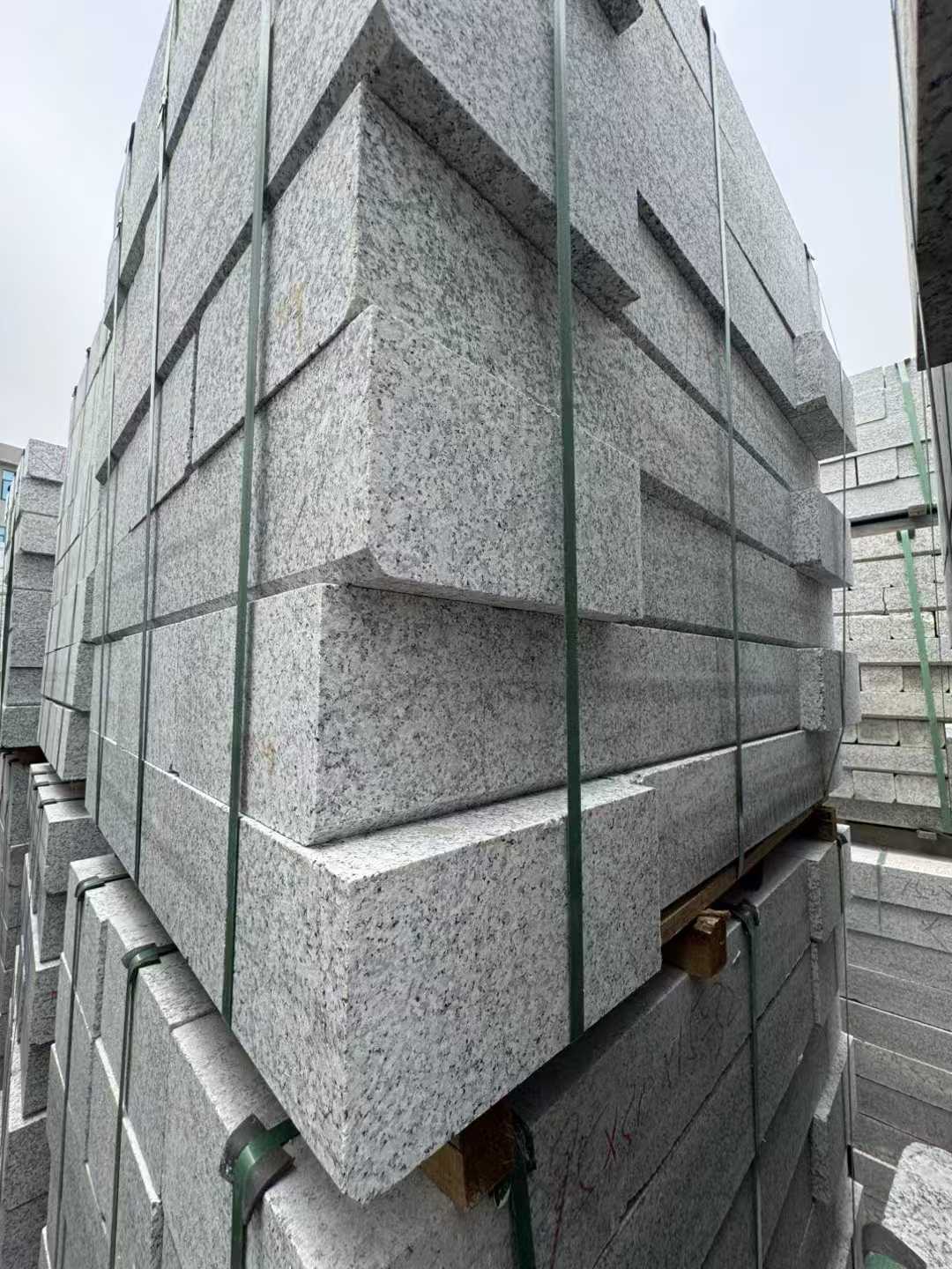 阳江芝麻白路牙石 马路牙子