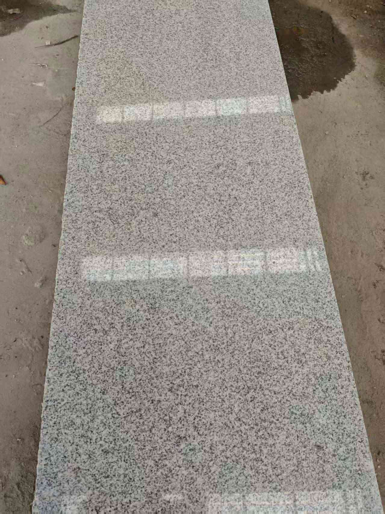 阳江芝麻白光面毛板